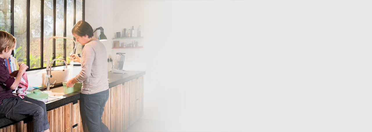 الماء الساخن ومضخة الحرارة هواء إلى ماء